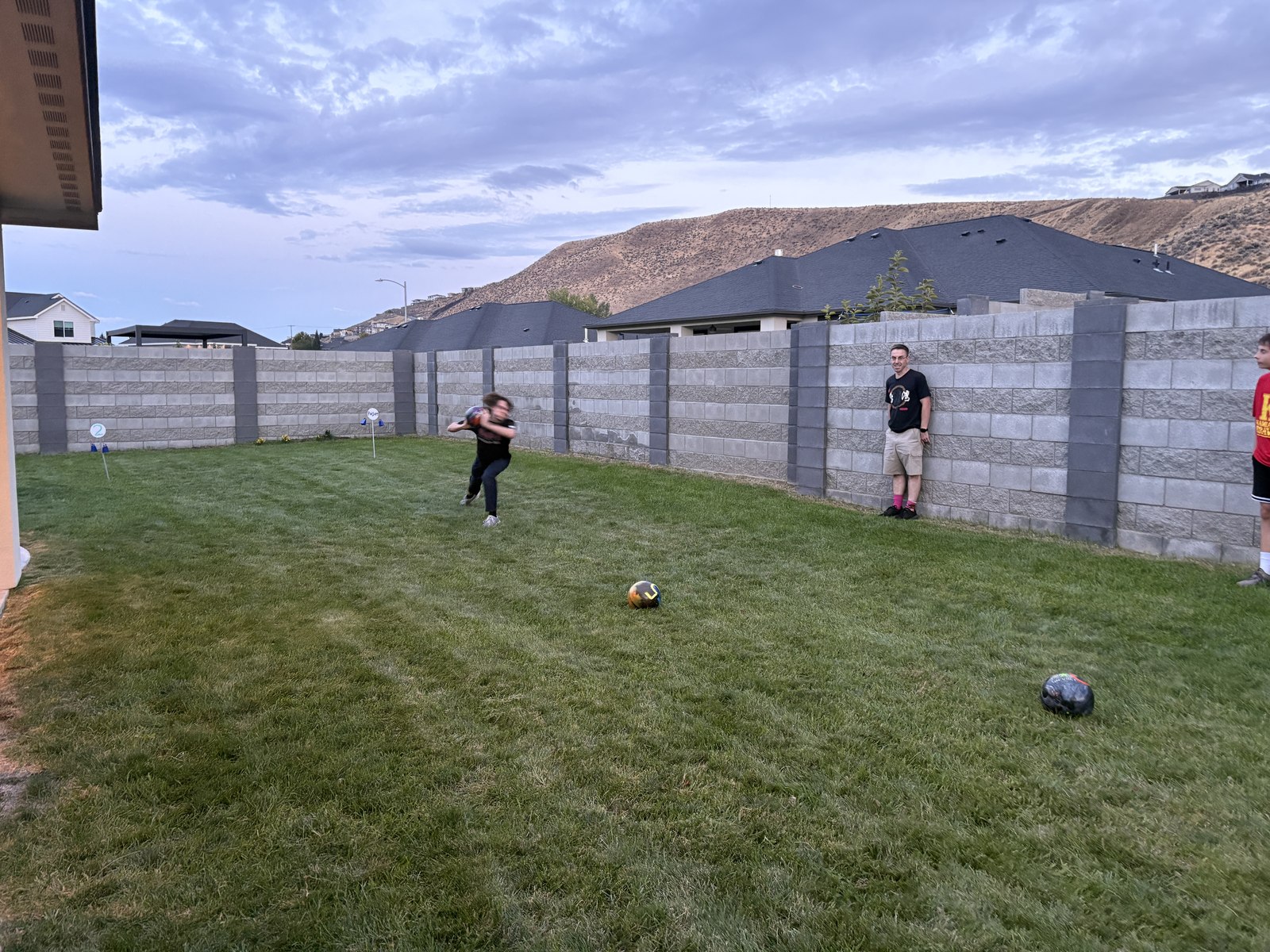 A Bolar mid-throw, spending a Hit at an opponent's bola.